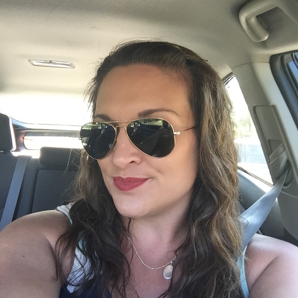 Meet your Posher, Jessica - Picture 1 of 1